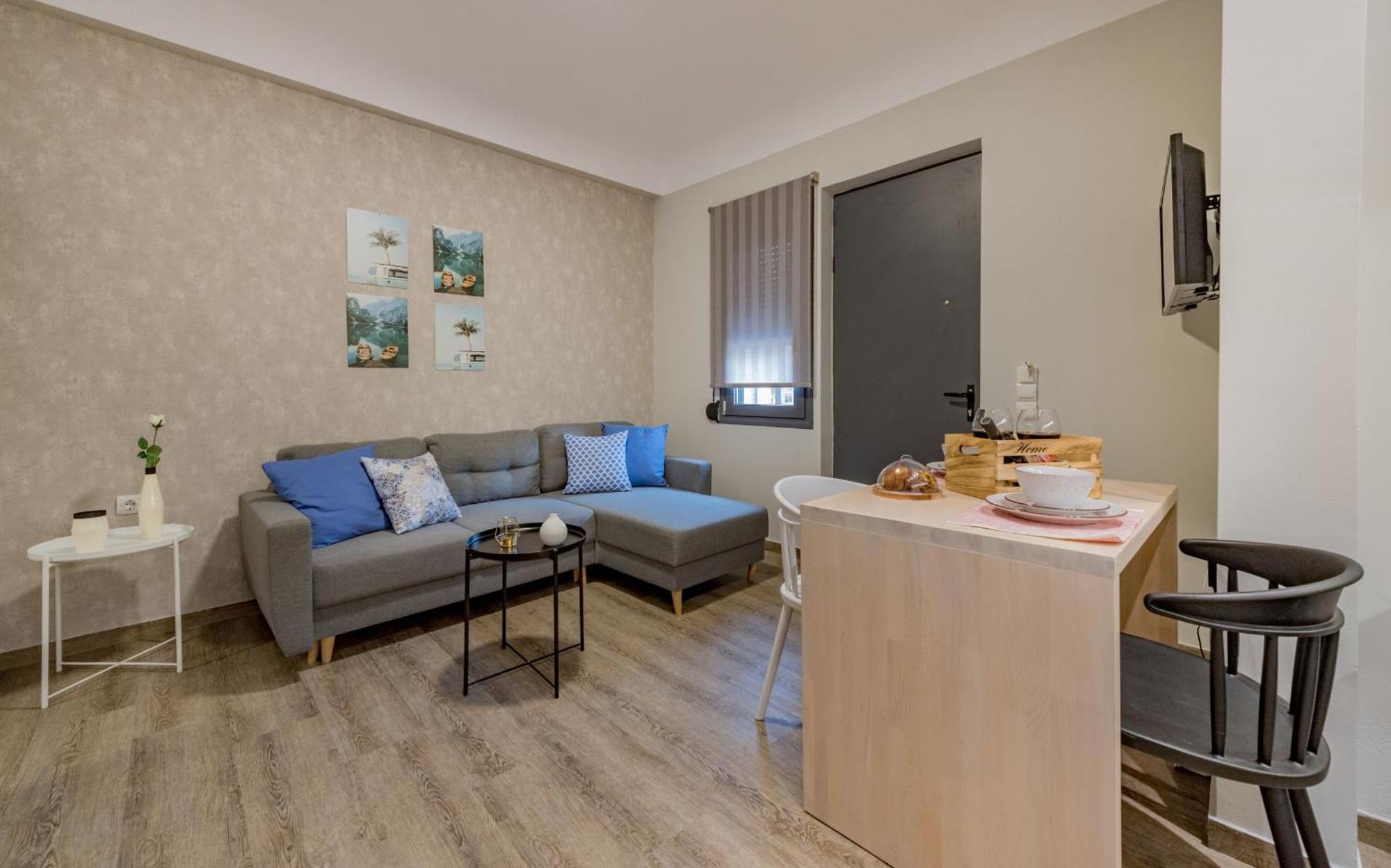 Stylish & Bright Apartment In The City Centre Закинтос Экстерьер фото